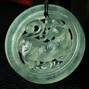 冰玻种飘花缅甸翡翠虎牌挂件