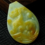 糯冰种黄翡缅甸翡翠龙凤牌挂件