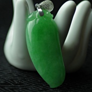 糯冰种正阳绿满绿缅甸翡翠福瓜挂件
