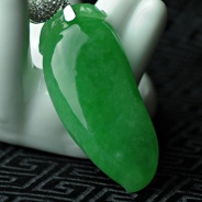 糯冰种正阳绿满绿缅甸翡翠福瓜挂件