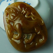 糯冰种红黄翡缅甸翡翠虎虎生威挂件