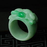 糯冰种翠色缅甸翡翠福寿指环