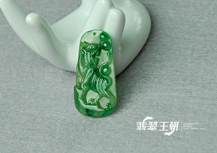 糯冰种飘翠缅甸翡翠虎牌挂件