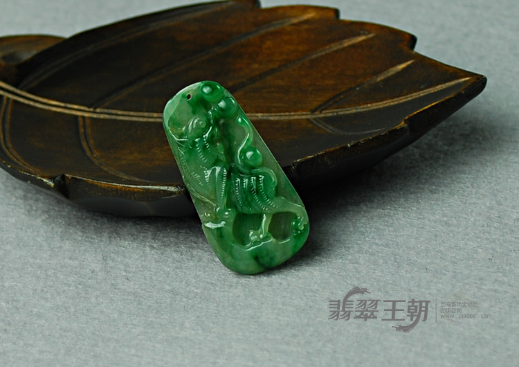 糯冰种飘翠缅甸翡翠虎牌挂件