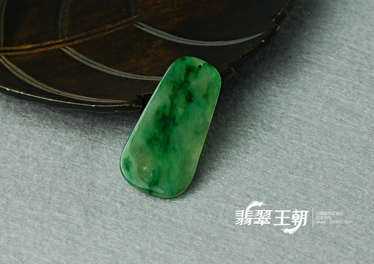 糯冰种飘翠缅甸翡翠虎牌挂件