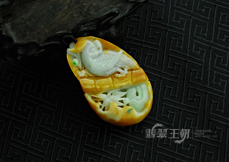 细糯种三彩缅甸翡翠英明神武挂件
