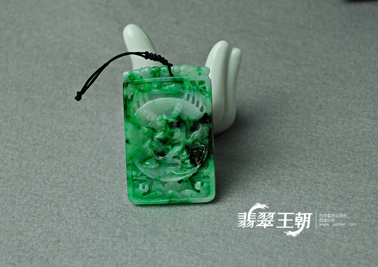 糯冰种飘翠缅甸翡翠如鱼得水挂件