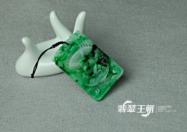 糯冰种飘翠缅甸翡翠如鱼得水挂件