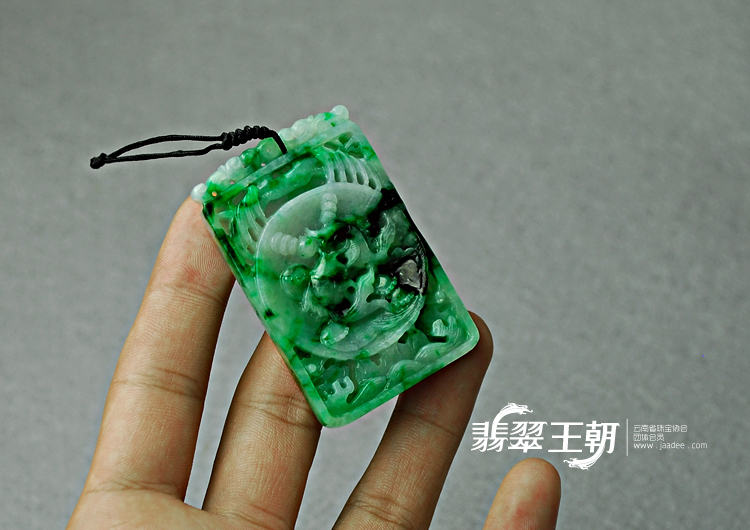 糯冰种飘翠缅甸翡翠如鱼得水挂件