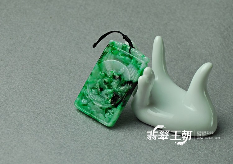 糯冰种飘翠缅甸翡翠如鱼得水挂件