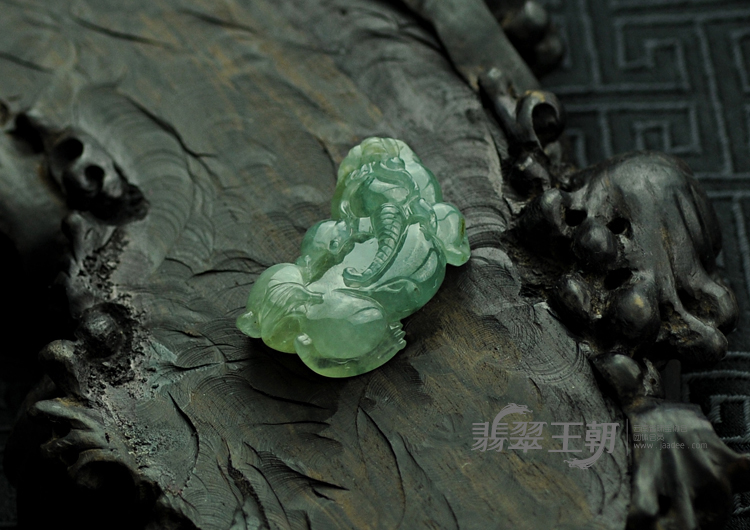 冰种飘花缅甸翡翠貔貅挂件