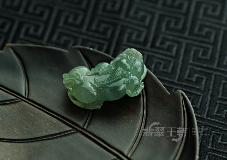 冰种飘花缅甸翡翠貔貅挂件