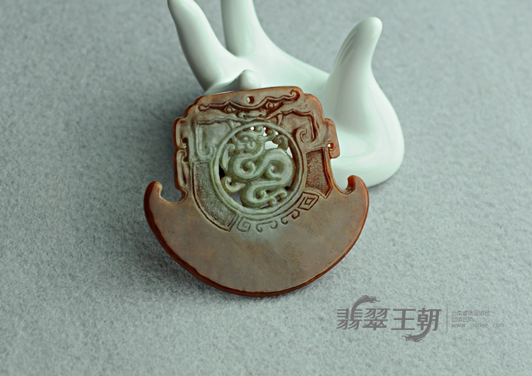 糯冰种红翡缅甸翡翠龙勾挂件