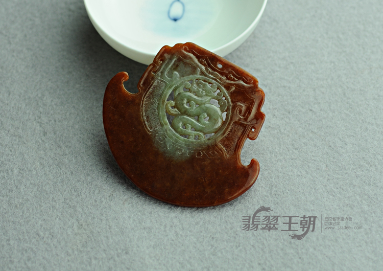 糯冰种红翡缅甸翡翠龙勾挂件