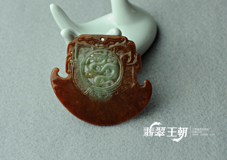 糯冰种红翡缅甸翡翠龙勾挂件