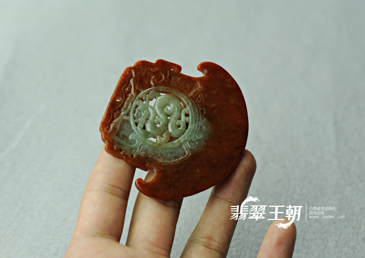 糯冰种红翡缅甸翡翠龙勾挂件
