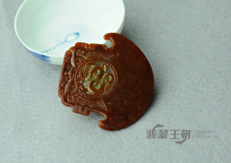 糯冰种红翡缅甸翡翠龙勾挂件
