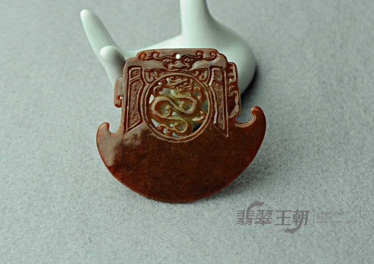 糯冰种红翡缅甸翡翠龙勾挂件