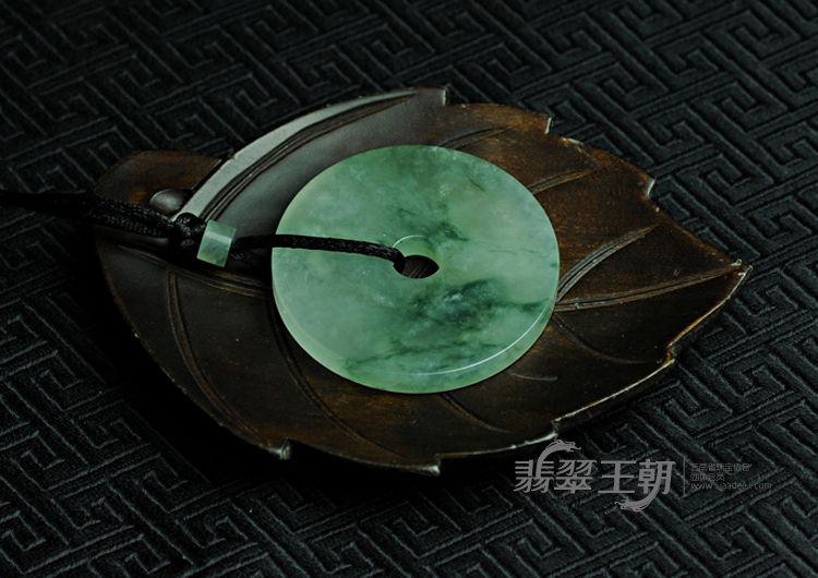 冰种飘花缅甸翡翠玉璧挂件