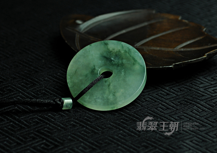 冰种飘花缅甸翡翠玉璧挂件
