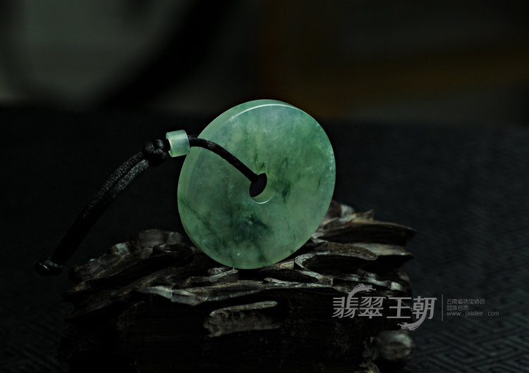 冰种飘花缅甸翡翠玉璧挂件