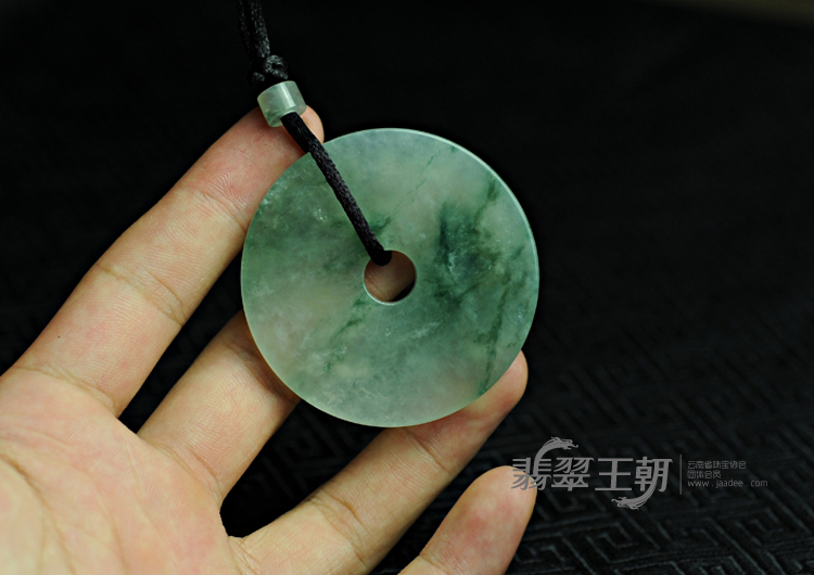 冰种飘花缅甸翡翠玉璧挂件