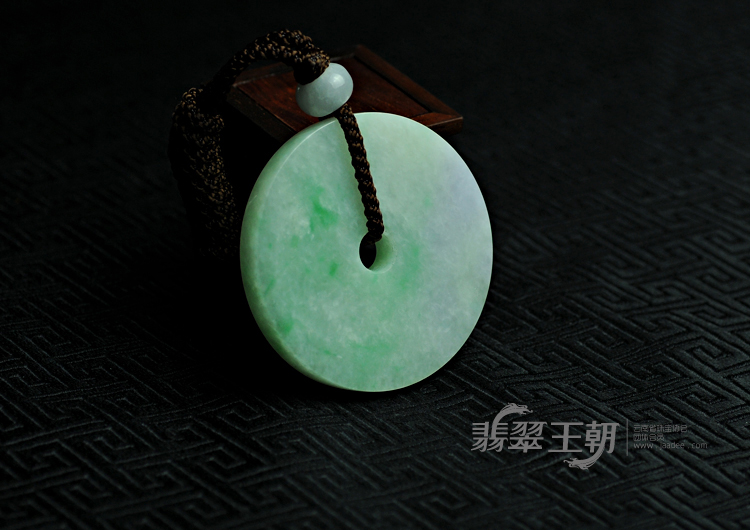 糯冰种春带彩缅甸翡翠玉璧挂件