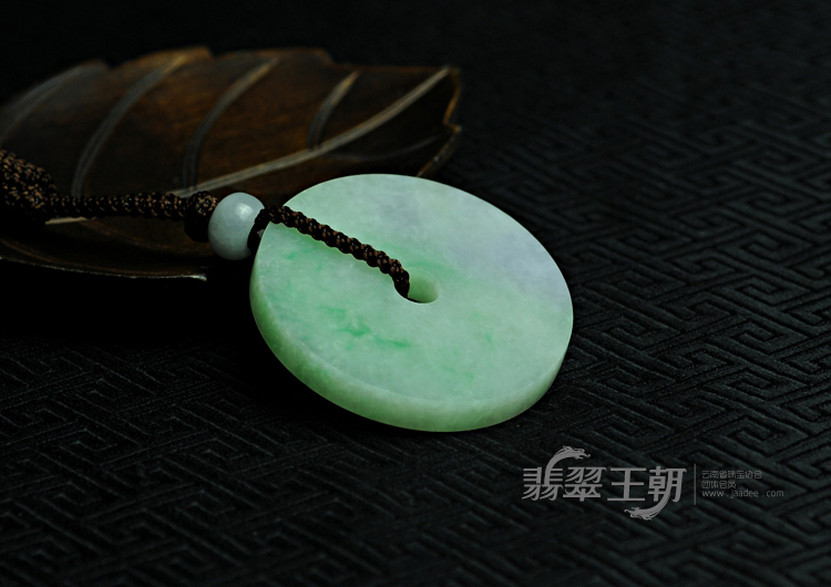 糯冰种春带彩缅甸翡翠玉璧挂件
