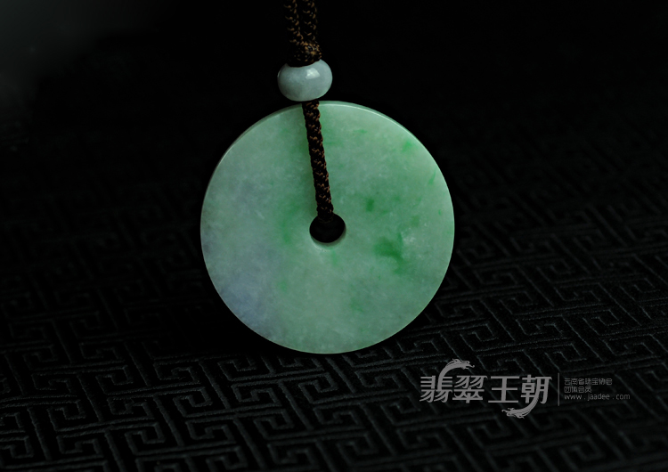糯冰种春带彩缅甸翡翠玉璧挂件