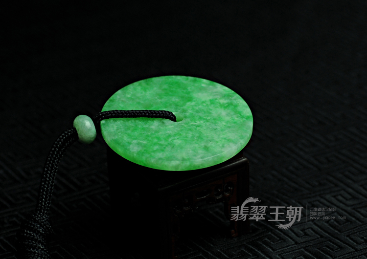 糯冰种翠色满绿缅甸翡翠玉璧挂件
