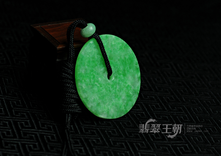 糯冰种翠色满绿缅甸翡翠玉璧挂件