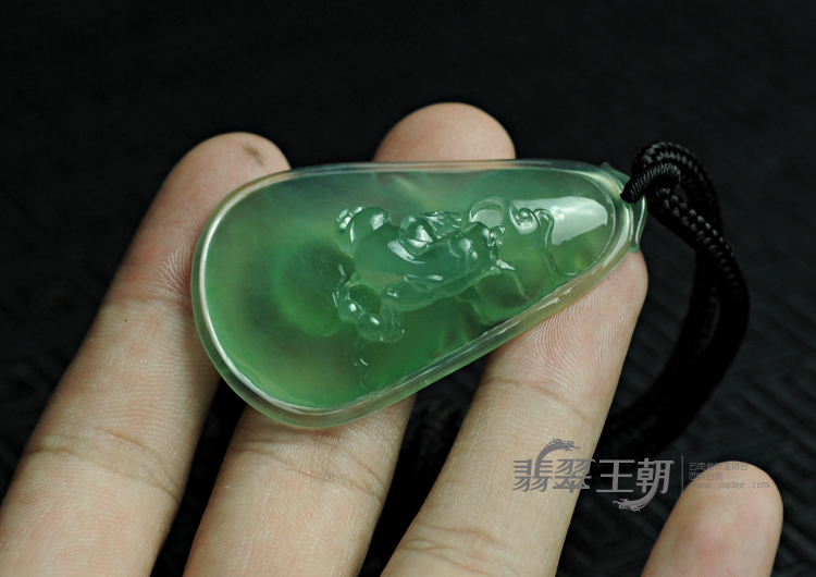 冰玻种晴水缅甸翡翠招财进宝挂件