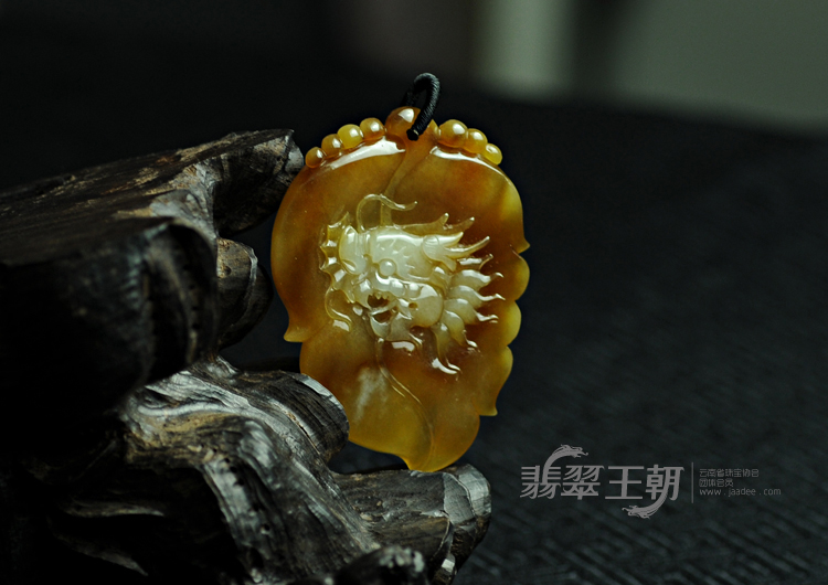 冰种黄翡缅甸翡翠龙成大业挂件