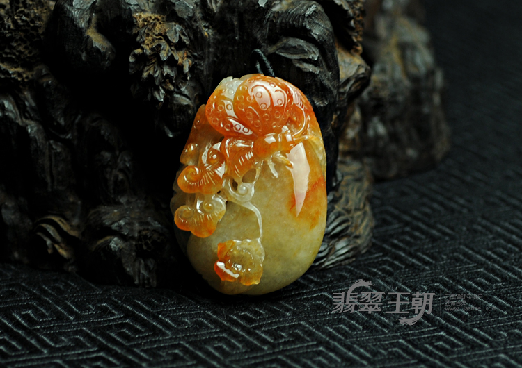糯冰种红黄翡缅甸翡翠蝴蝶挂件