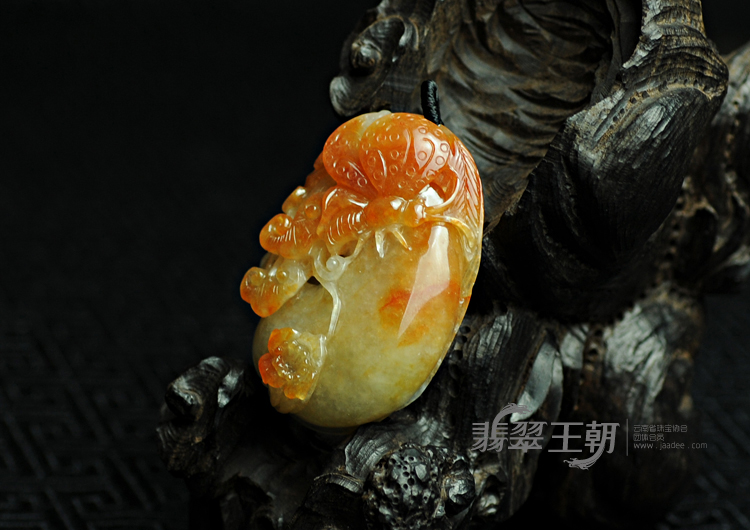 糯冰种红黄翡缅甸翡翠蝴蝶挂件