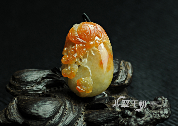 糯冰种红黄翡缅甸翡翠蝴蝶挂件