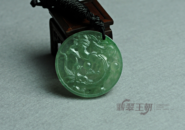 冰种晴水缅甸翡翠龙牌挂件