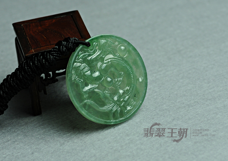 冰种晴水缅甸翡翠龙牌挂件