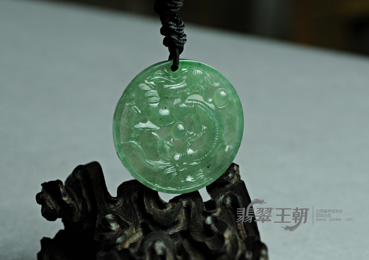冰种晴水缅甸翡翠龙牌挂件