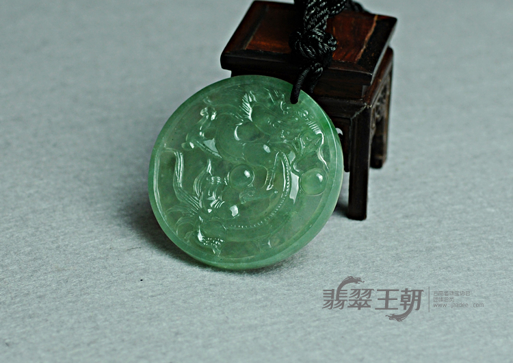 冰种晴水缅甸翡翠龙牌挂件