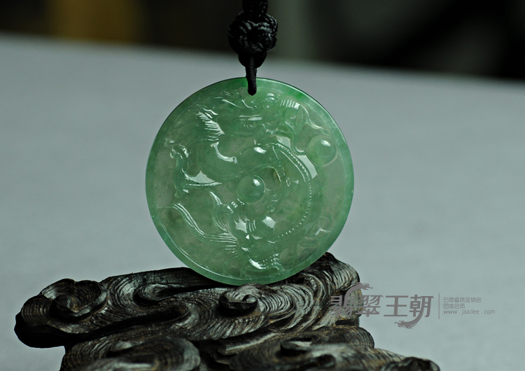 冰种晴水缅甸翡翠龙牌挂件