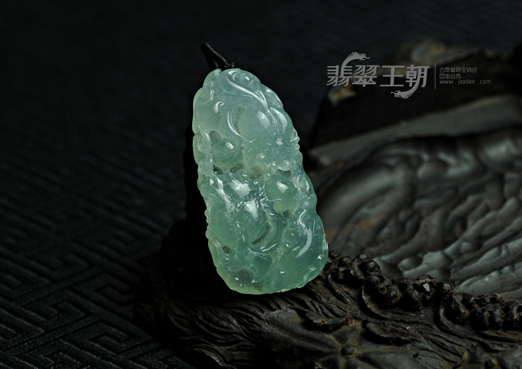 冰种晴水缅甸翡翠“金玉满堂”挂件