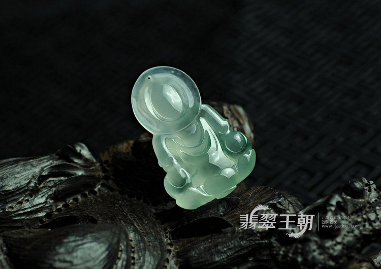 冰玻种飘花缅甸翡翠观音挂件