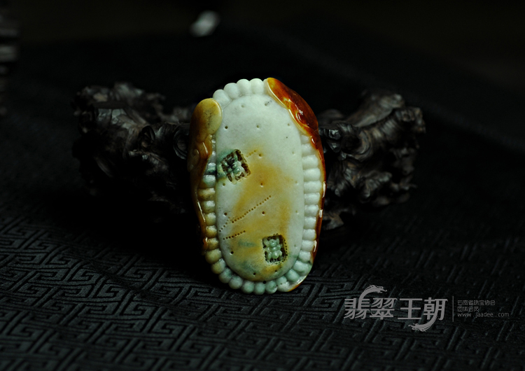 糯冰种黄翡飘花缅甸翡翠甜甜蜜蜜挂件