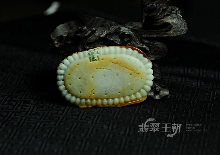 糯冰种黄翡飘花缅甸翡翠甜甜蜜蜜挂件