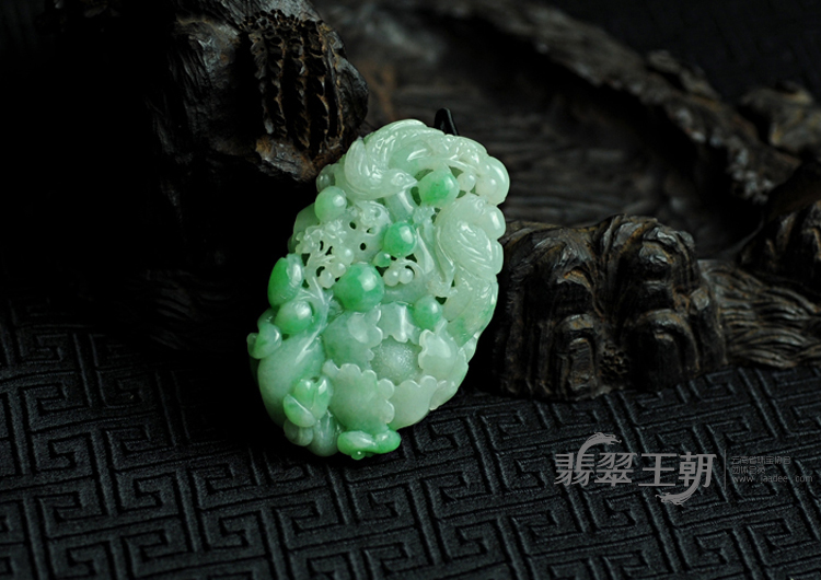 糯冰种翠色缅甸翡翠富贵花开挂件