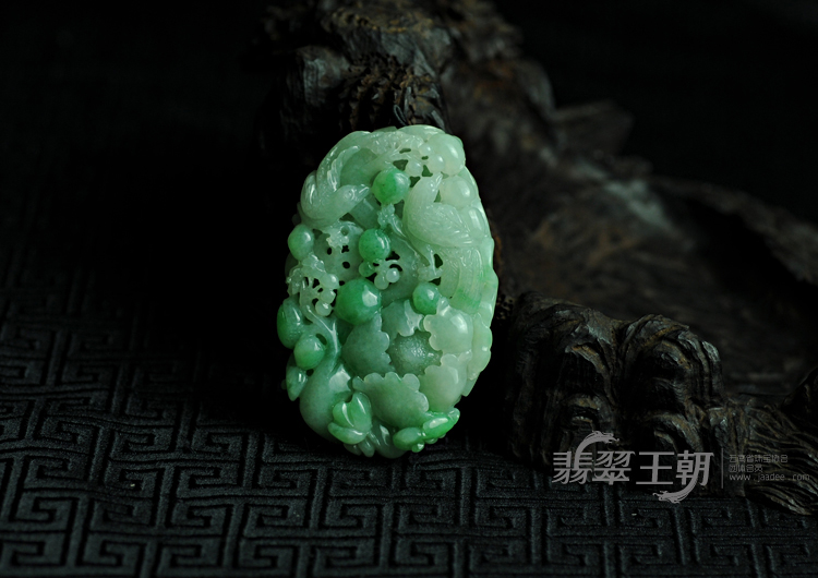 糯冰种翠色缅甸翡翠富贵花开挂件