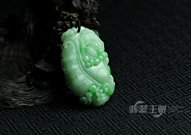 糯冰种翠色缅甸翡翠富贵花开挂件