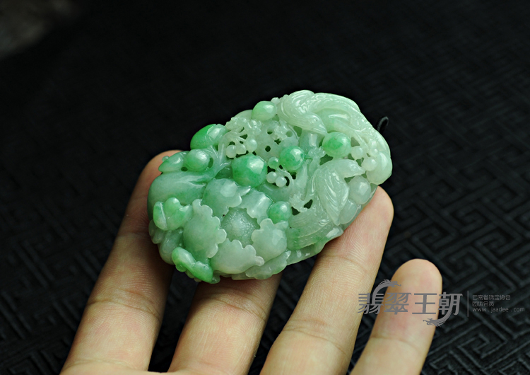 糯冰种翠色缅甸翡翠富贵花开挂件