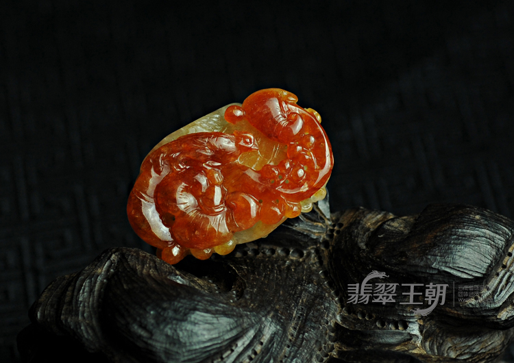 糯冰种红翡缅甸翡翠富贵花开挂件